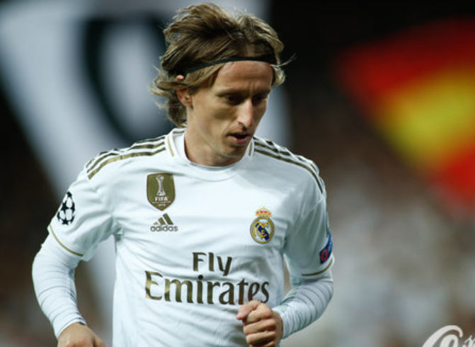 太尴尬！梁靖崑被观众“表白”，一脸严肃，孙颖莎偷笑，队友都懵了